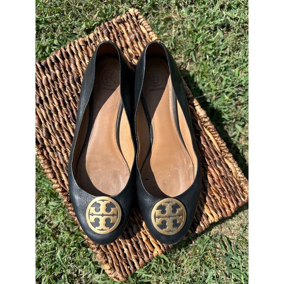 Tory Burch Black Flats Gold Logo Size 10 - Picture 1 of 8